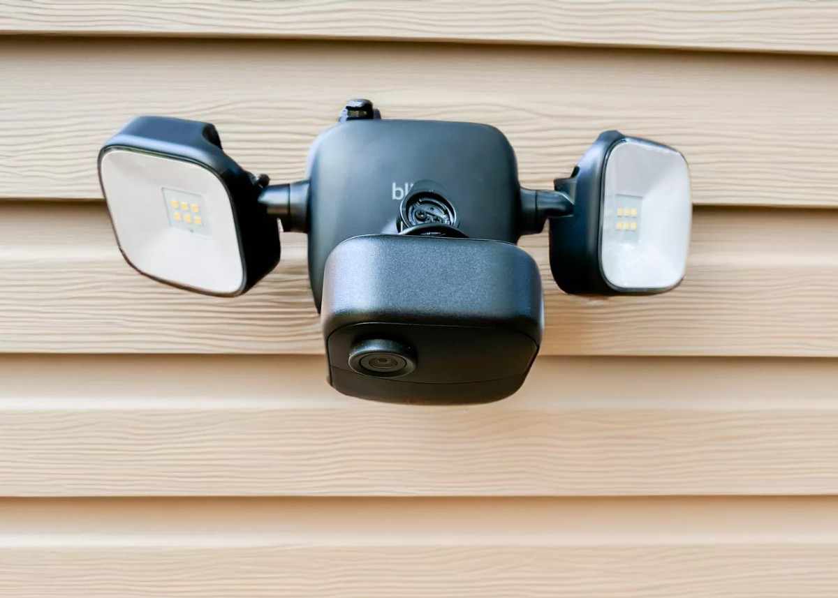 how to install the outdoor camera