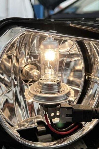 halogen headlight bulb
